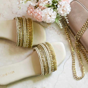 Difference Between Sliders and Flip Flops for Women 