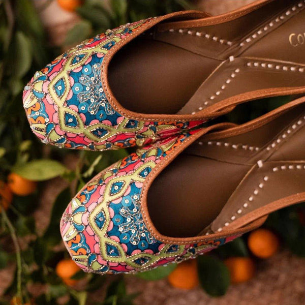 Hand-painted Juttis for Fashion Enthusiasts - Unlock the Fashion - Coral Haze