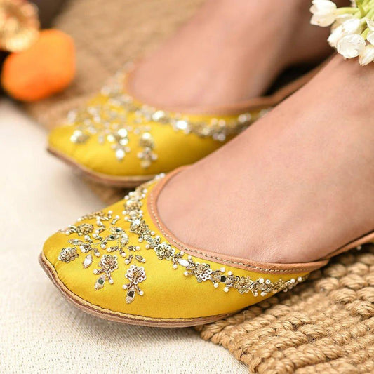 Trendy Juttis for Parties: Elevate Your Style with Traditional Elegance - Coral Haze