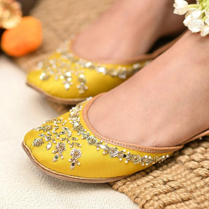 Trendy Juttis for Parties: Elevate Your Style with Traditional Elegance