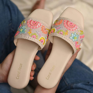 Trendy flip flops for women