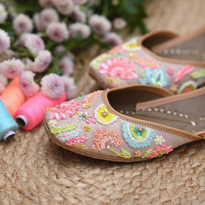 Unlocking the Elegance of Indian Juttis Shoes - Coral Haze