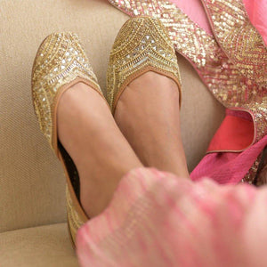 Unveiling Elegance: The Ultimate Guide to Bridal Juttis - Coral Haze