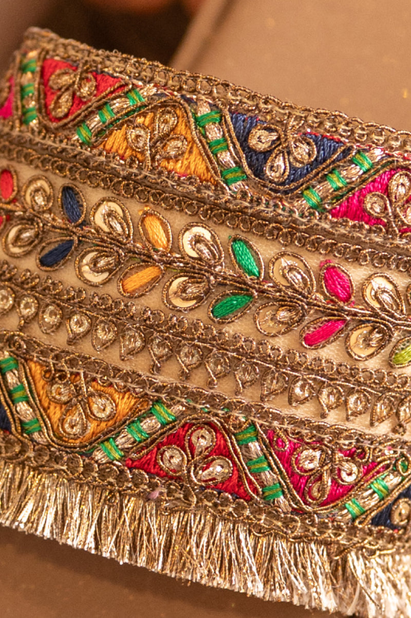 Dori and multicoloured threadwork