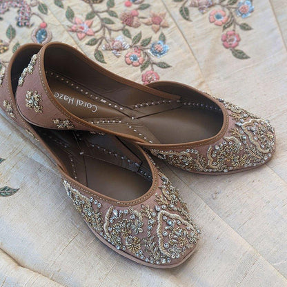 Amara Jutti for Women Bridal Shoes Golden Mojaris with