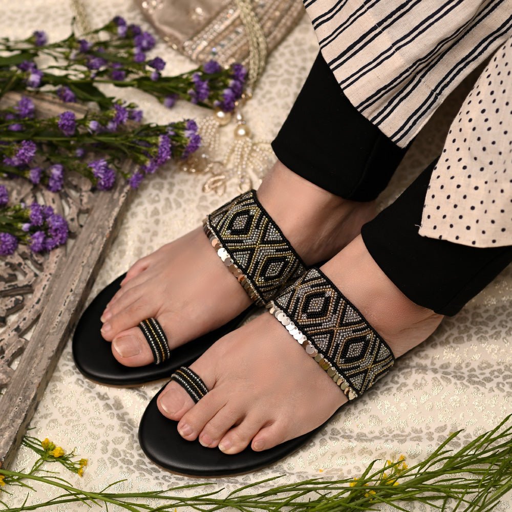 2023 New Summer Silver Women's Sandals Flat Slippers Rhinestone Home Beach  Shoes Woman Flip-flops Transparent Plus Size 42 - Women's Slippers -  AliExpress